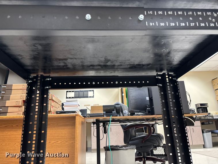 image for item EN5822 Server rack