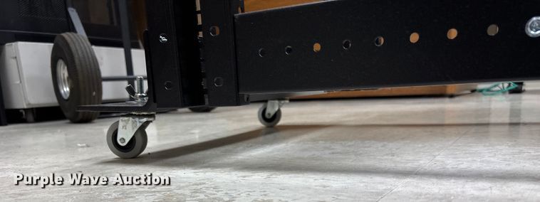 image for item EN5822 Server rack