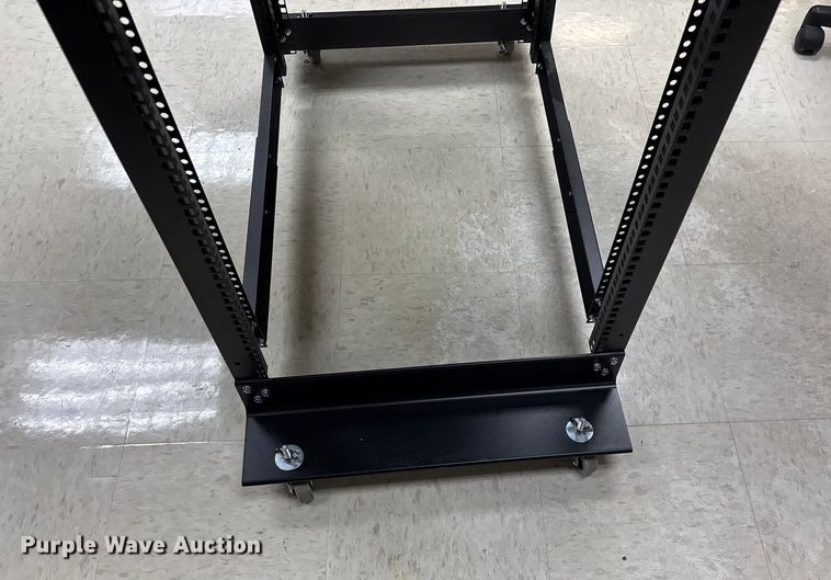 image for item EN5822 Server rack
