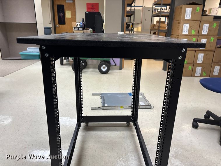 image for item EN5822 Server rack