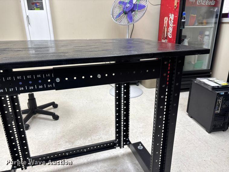 image for item EN5822 Server rack