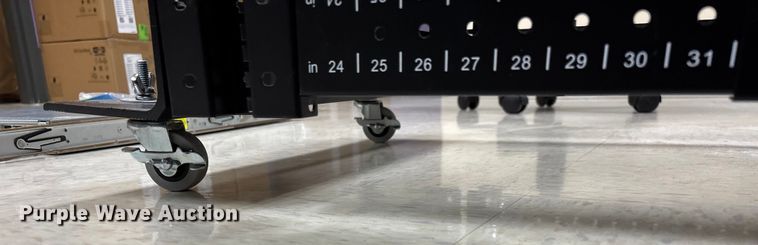 image for item EN5822 Server rack