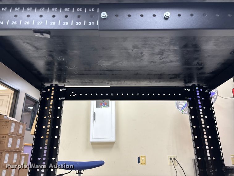 image for item EN5822 Server rack