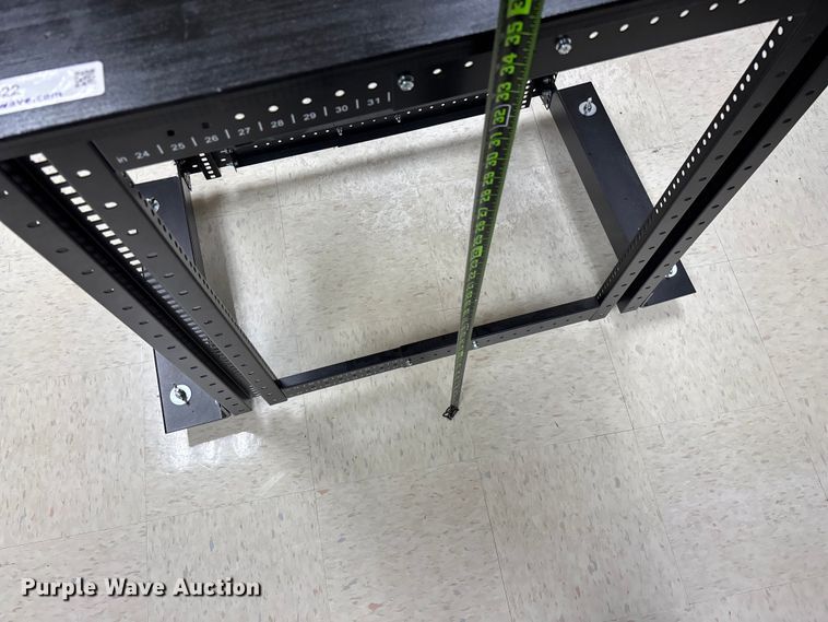 image for item EN5822 Server rack