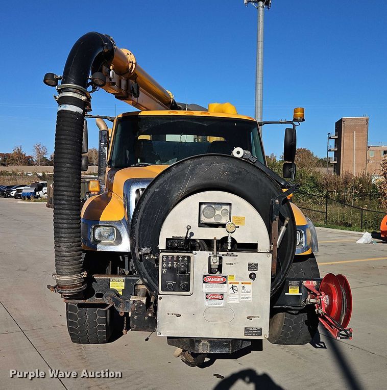 image for item EO4800 2003 International 7400 sewer rodder truck