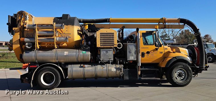 image for item EO4800 2003 International 7400 sewer rodder truck