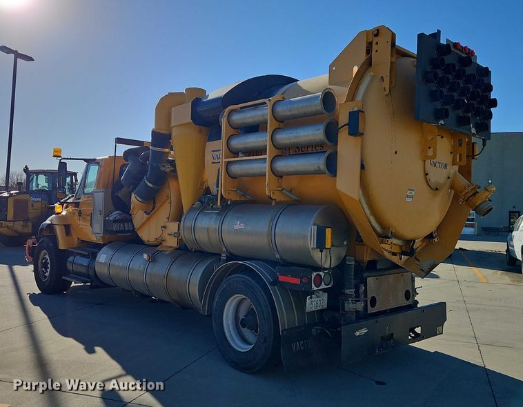 image for item EO4800 2003 International 7400 sewer rodder truck