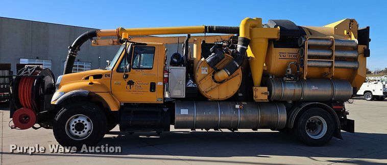 image for item EO4800 2003 International 7400 sewer rodder truck