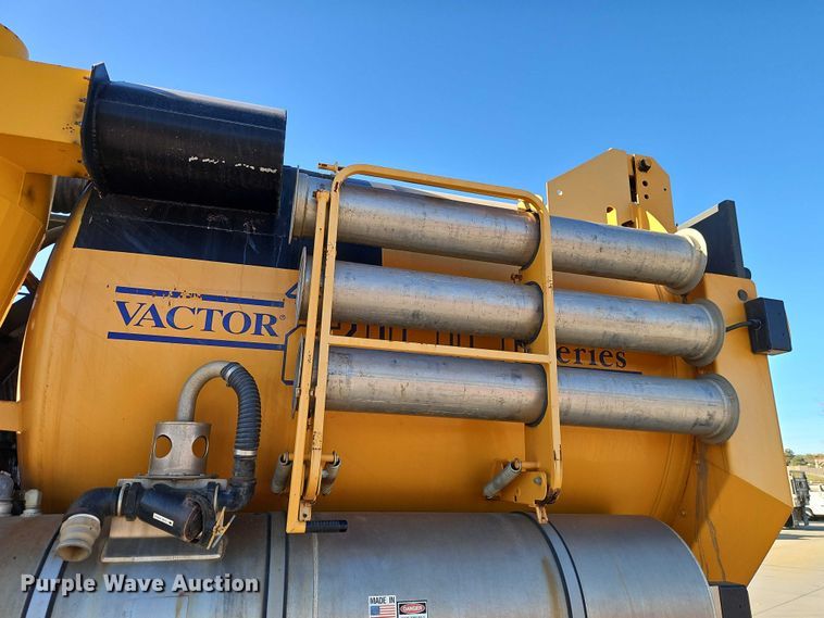 image for item EO4800 2003 International 7400 sewer rodder truck