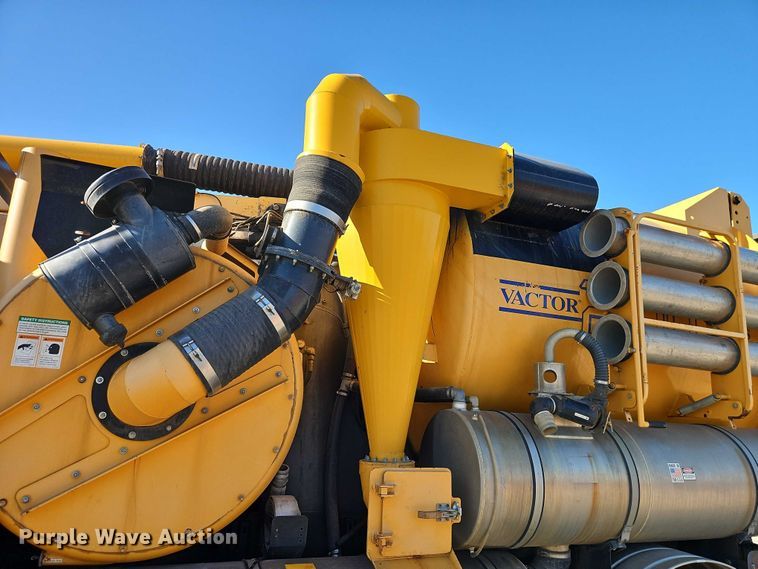 image for item EO4800 2003 International 7400 sewer rodder truck