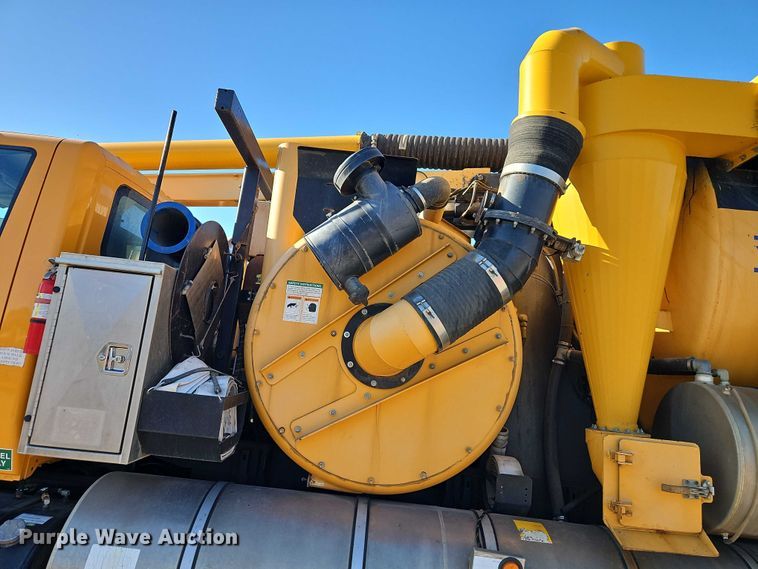 image for item EO4800 2003 International 7400 sewer rodder truck