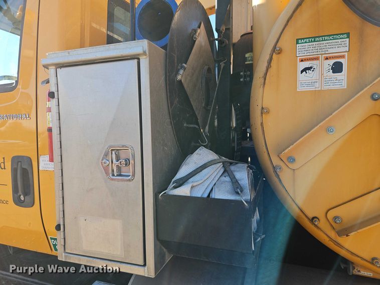 image for item EO4800 2003 International 7400 sewer rodder truck