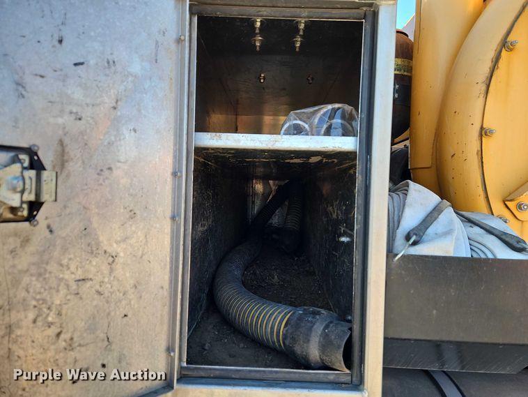 image for item EO4800 2003 International 7400 sewer rodder truck