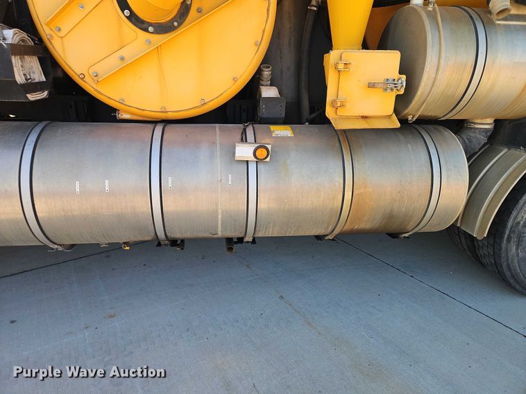 image for item EO4800 2003 International 7400 sewer rodder truck