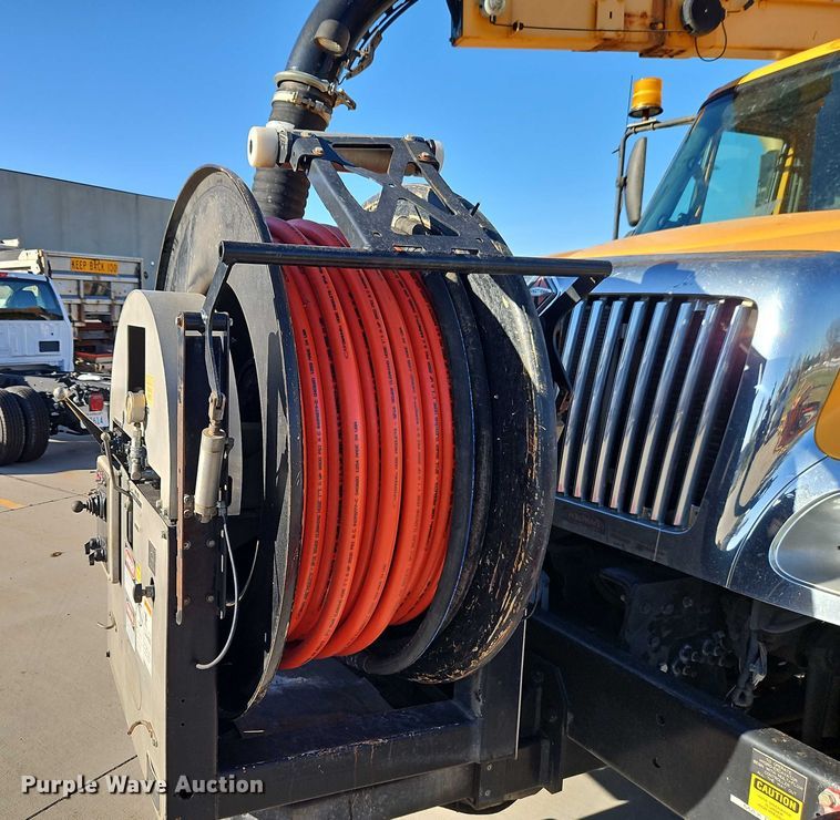 image for item EO4800 2003 International 7400 sewer rodder truck