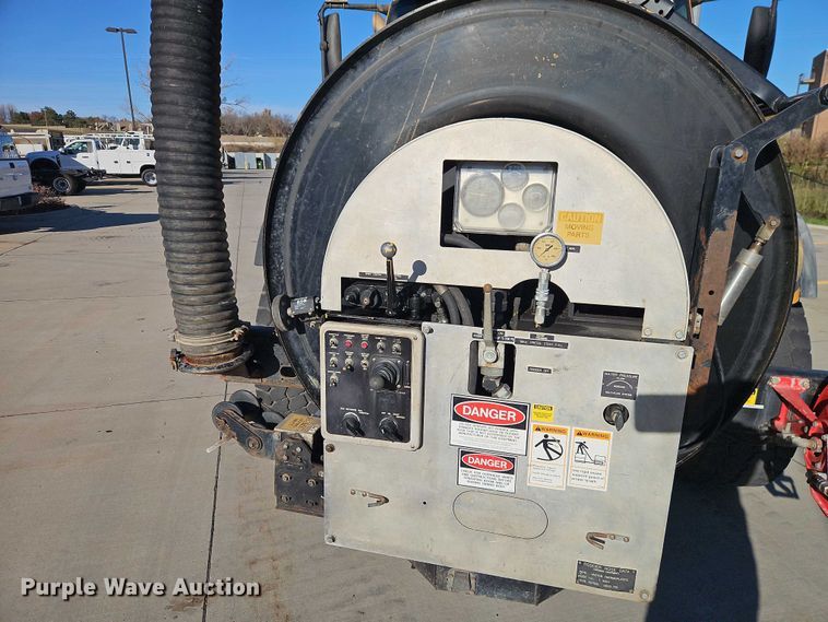 image for item EO4800 2003 International 7400 sewer rodder truck