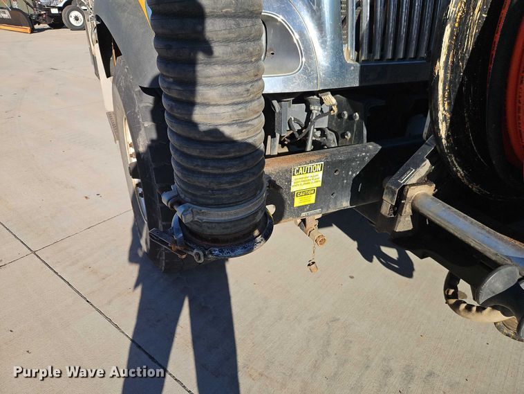 image for item EO4800 2003 International 7400 sewer rodder truck