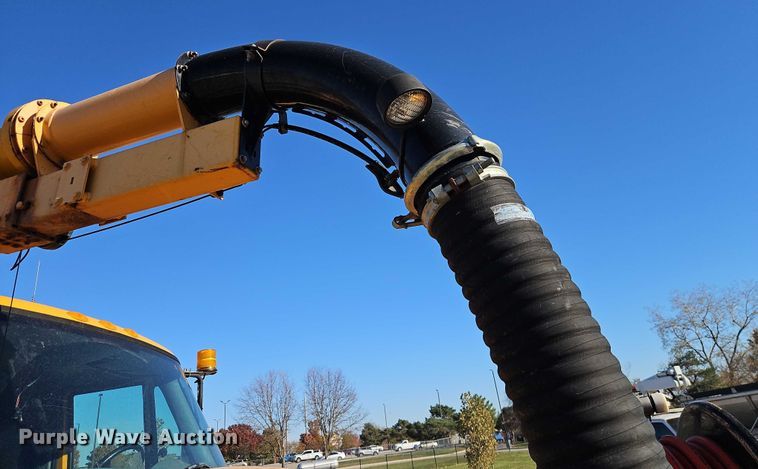 image for item EO4800 2003 International 7400 sewer rodder truck