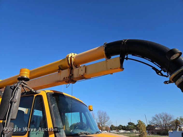 image for item EO4800 2003 International 7400 sewer rodder truck