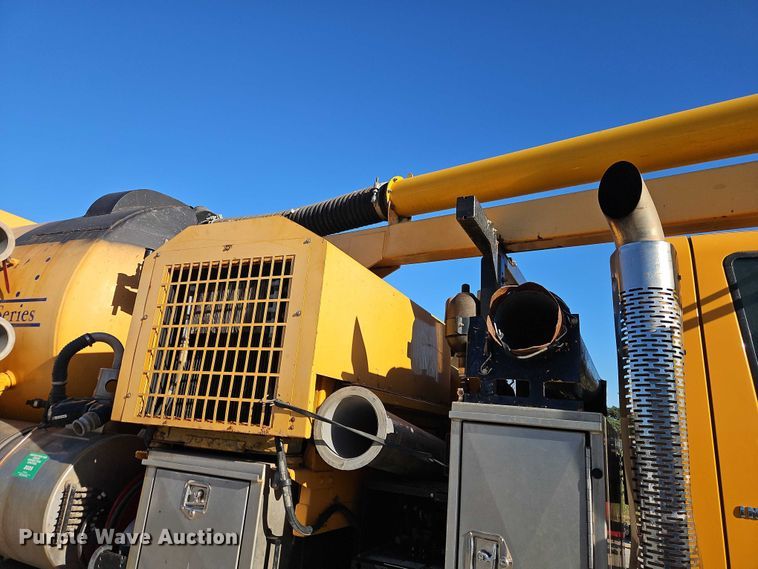 image for item EO4800 2003 International 7400 sewer rodder truck