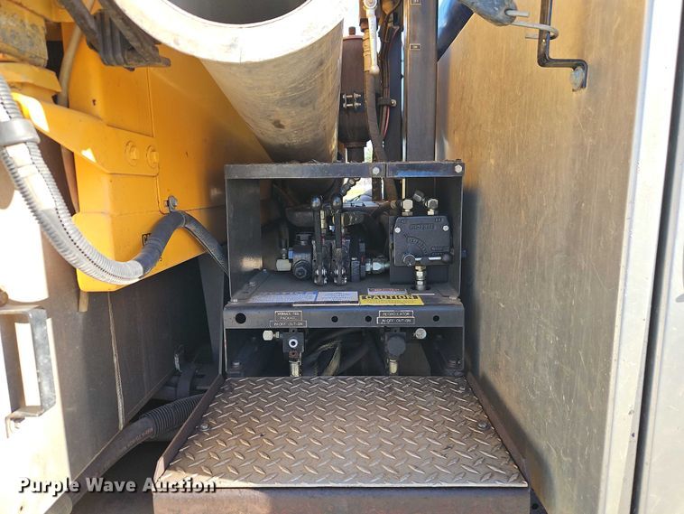 image for item EO4800 2003 International 7400 sewer rodder truck