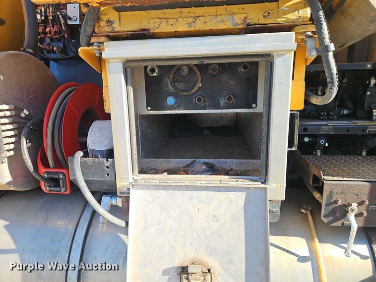 image for item EO4800 2003 International 7400 sewer rodder truck