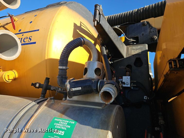 image for item EO4800 2003 International 7400 sewer rodder truck