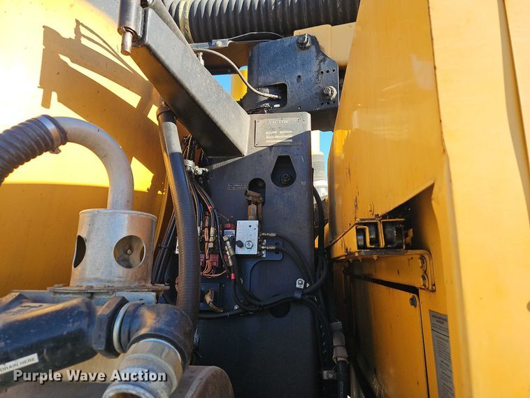 image for item EO4800 2003 International 7400 sewer rodder truck