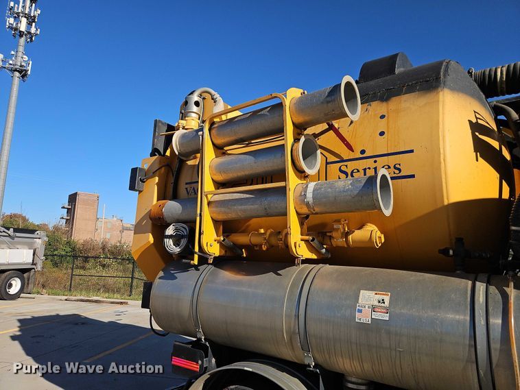 image for item EO4800 2003 International 7400 sewer rodder truck