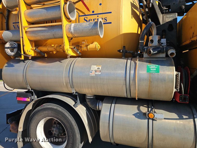 image for item EO4800 2003 International 7400 sewer rodder truck