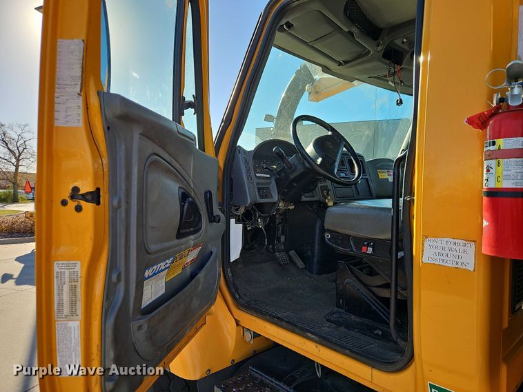 image for item EO4800 2003 International 7400 sewer rodder truck