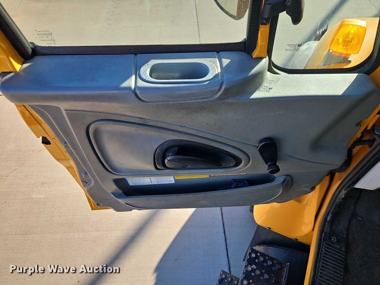 image for item EO4800 2003 International 7400 sewer rodder truck