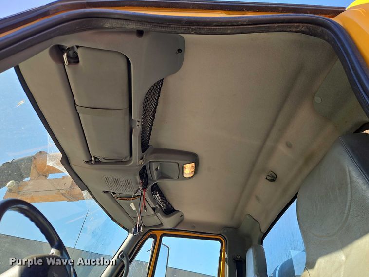 image for item EO4800 2003 International 7400 sewer rodder truck