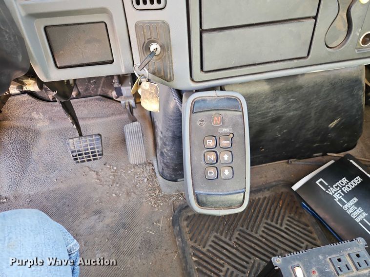 image for item EO4800 2003 International 7400 sewer rodder truck