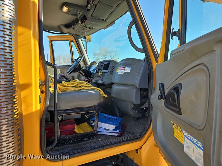 image for item EO4800 2003 International 7400 sewer rodder truck