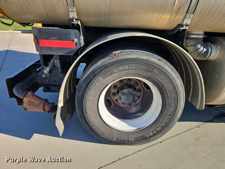 image for item EO4800 2003 International 7400 sewer rodder truck