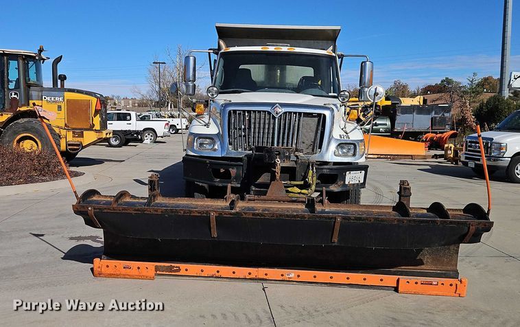 image for item EO4802 2007 International 7400 dump truck