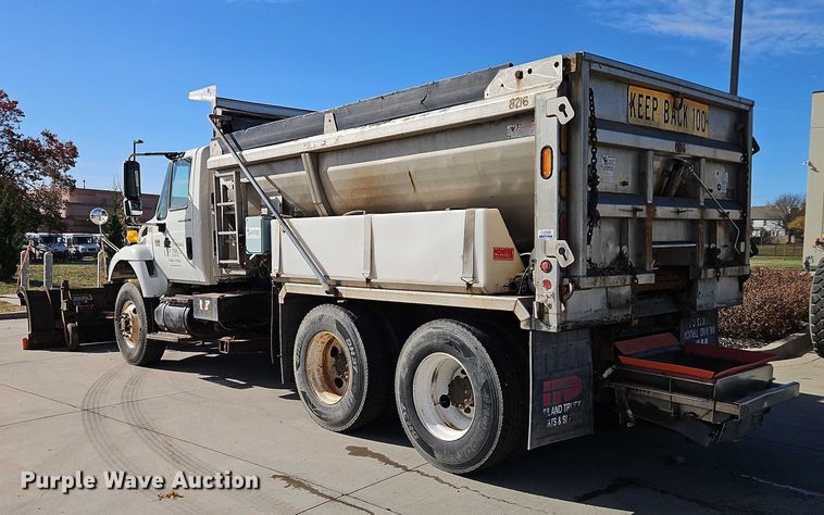 image for item EO4802 2007 International 7400 dump truck