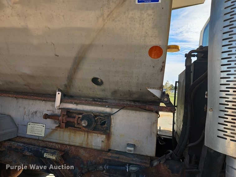 image for item EO4802 2007 International 7400 dump truck