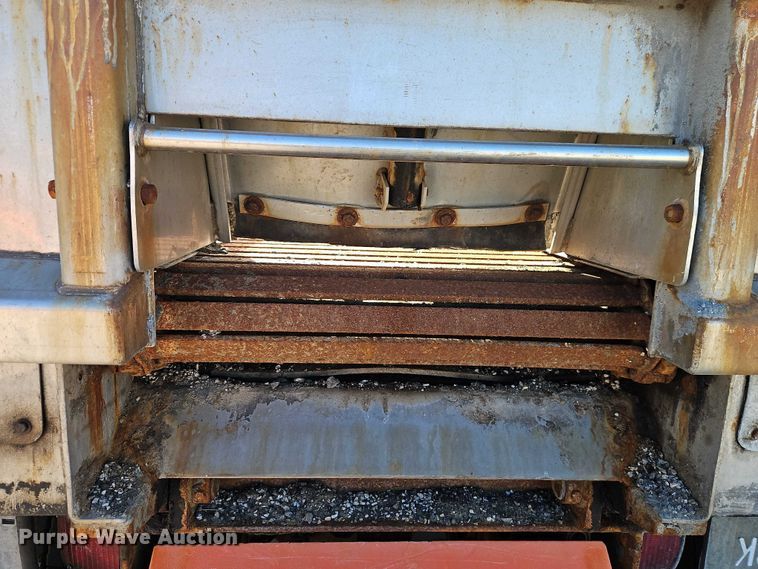 image for item EO4802 2007 International 7400 dump truck