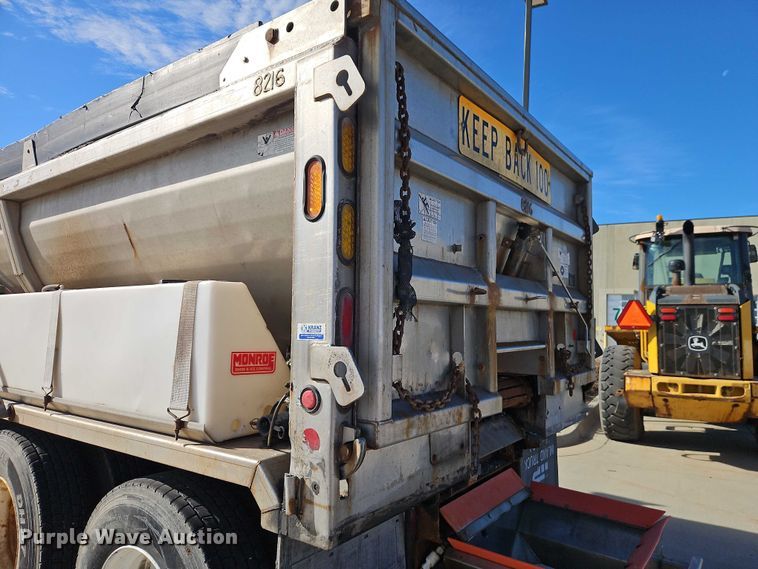 image for item EO4802 2007 International 7400 dump truck