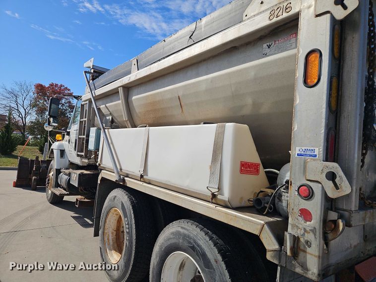 image for item EO4802 2007 International 7400 dump truck