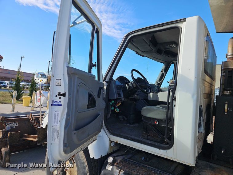 image for item EO4802 2007 International 7400 dump truck