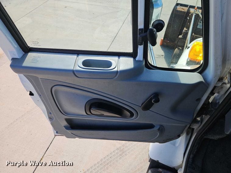 image for item EO4802 2007 International 7400 dump truck