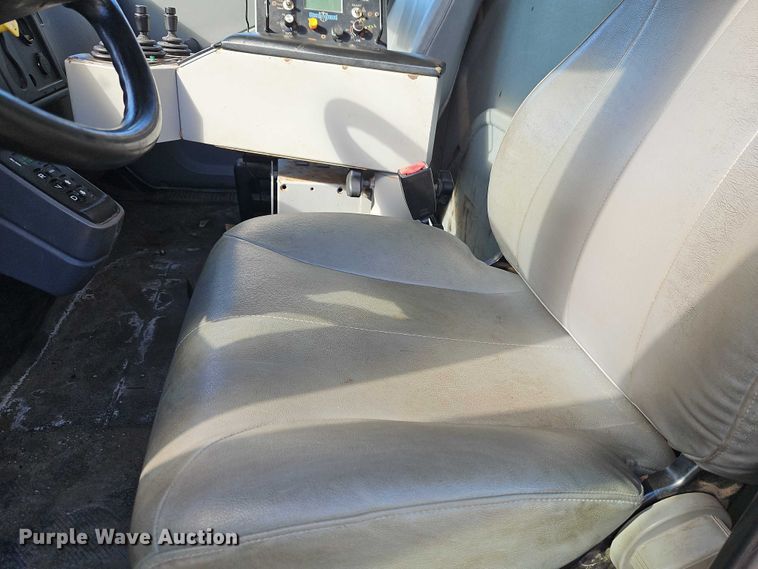 image for item EO4802 2007 International 7400 dump truck