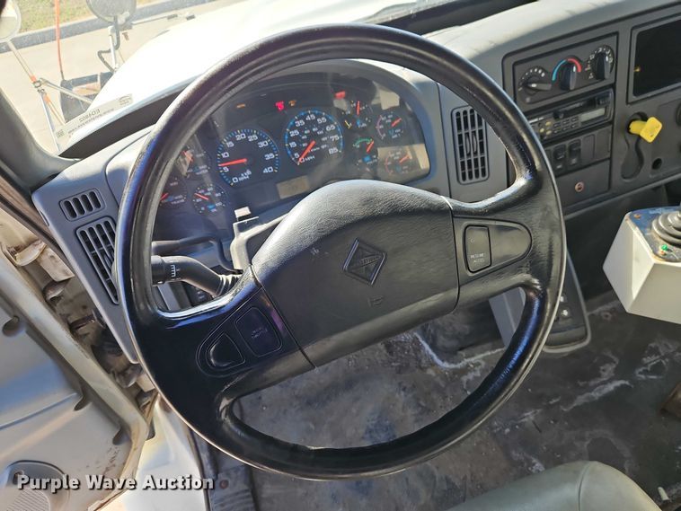 image for item EO4802 2007 International 7400 dump truck