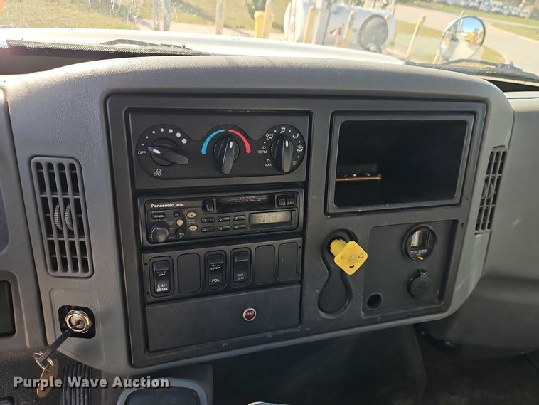 image for item EO4802 2007 International 7400 dump truck