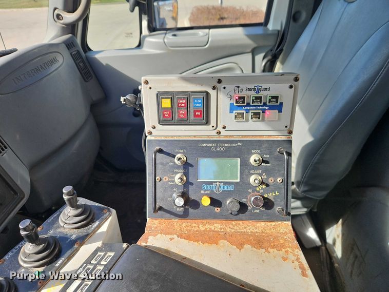 image for item EO4802 2007 International 7400 dump truck