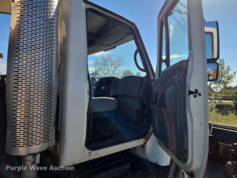 image for item EO4802 2007 International 7400 dump truck