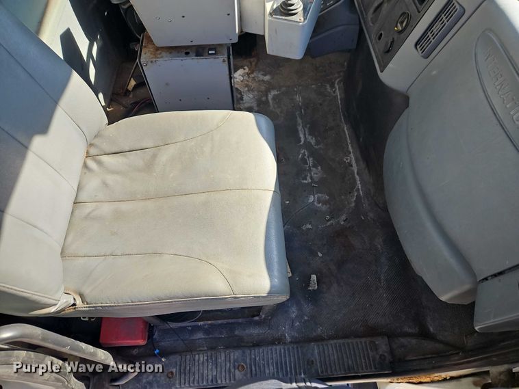 image for item EO4802 2007 International 7400 dump truck